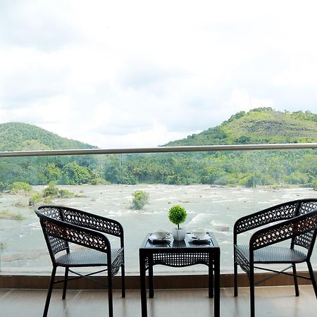 Athirapilly River Resort Athirappilly Exterior photo