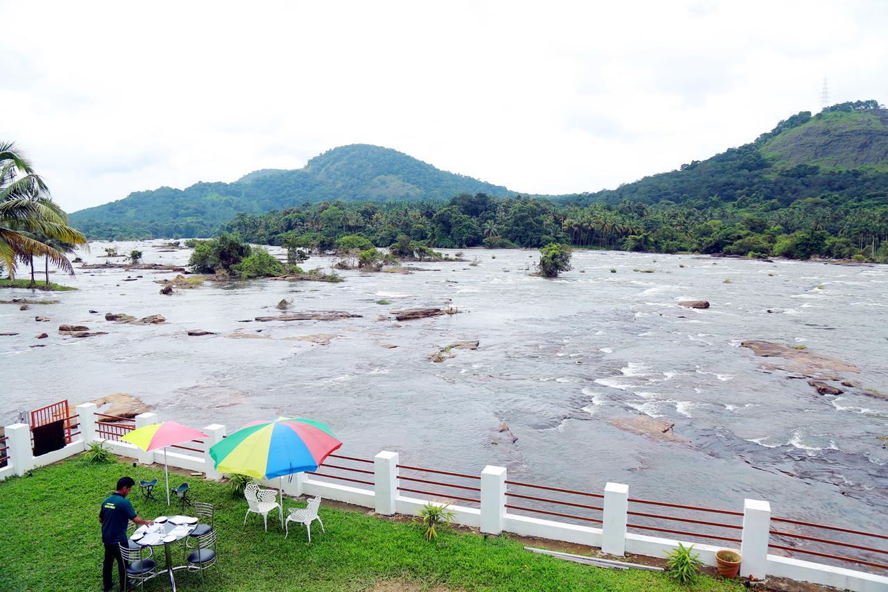 Athirapilly River Resort Athirappilly Exterior photo